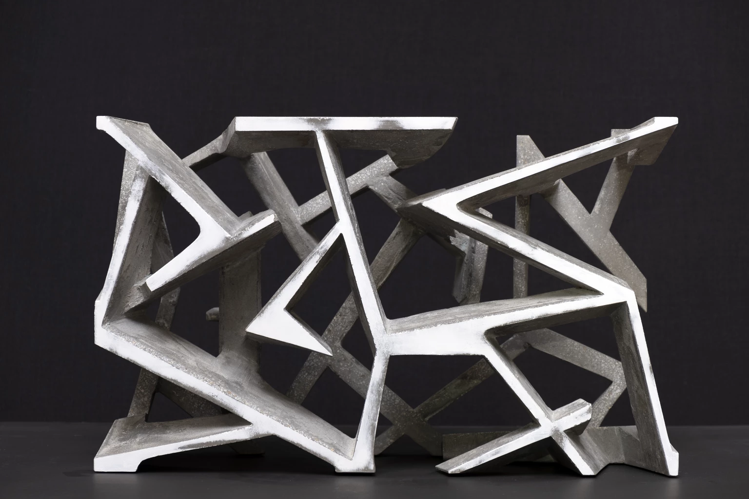 Struktúra 1., 2026 - beton, akril, 40 x 65 x 24,5 cm