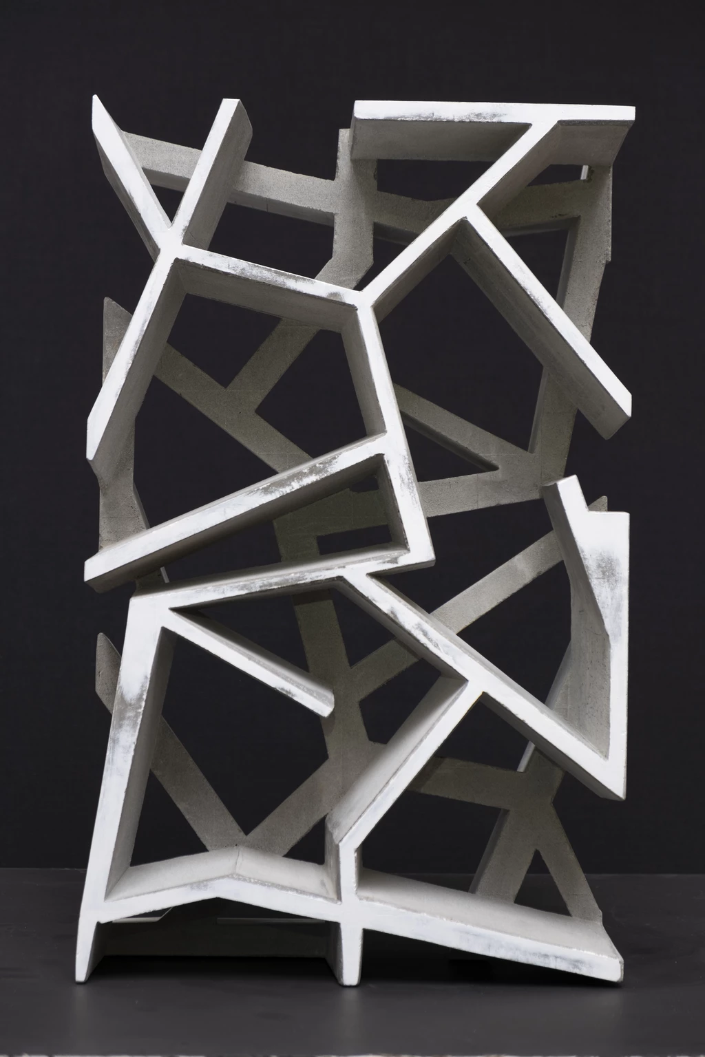 Struktúra 2., 2026 - beton, akril, 40 x 65 x 24,5 cm