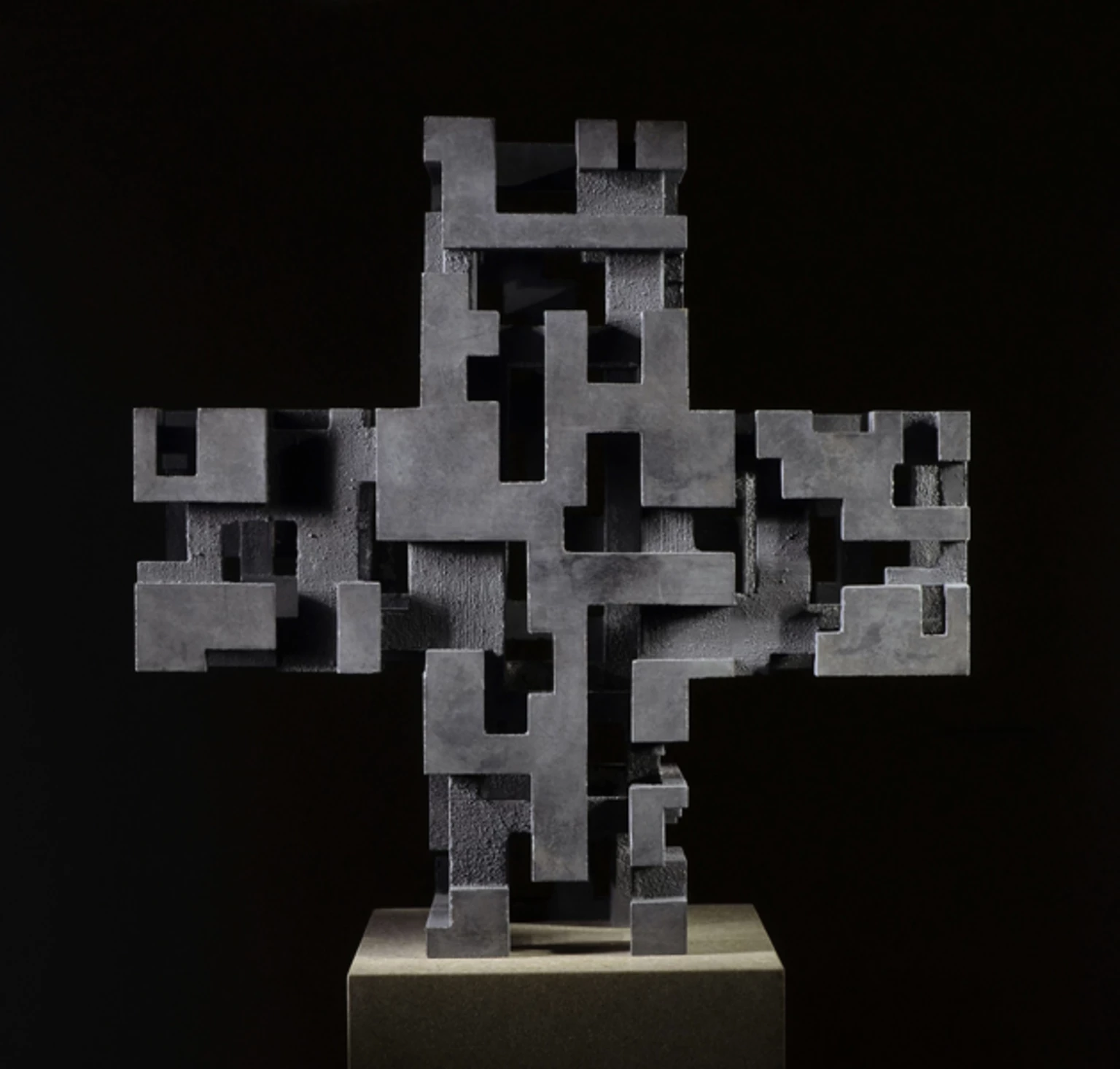 Egy pozitív jel, 2011 - anyagában színezett beton, 74 x 74 x 24 cm