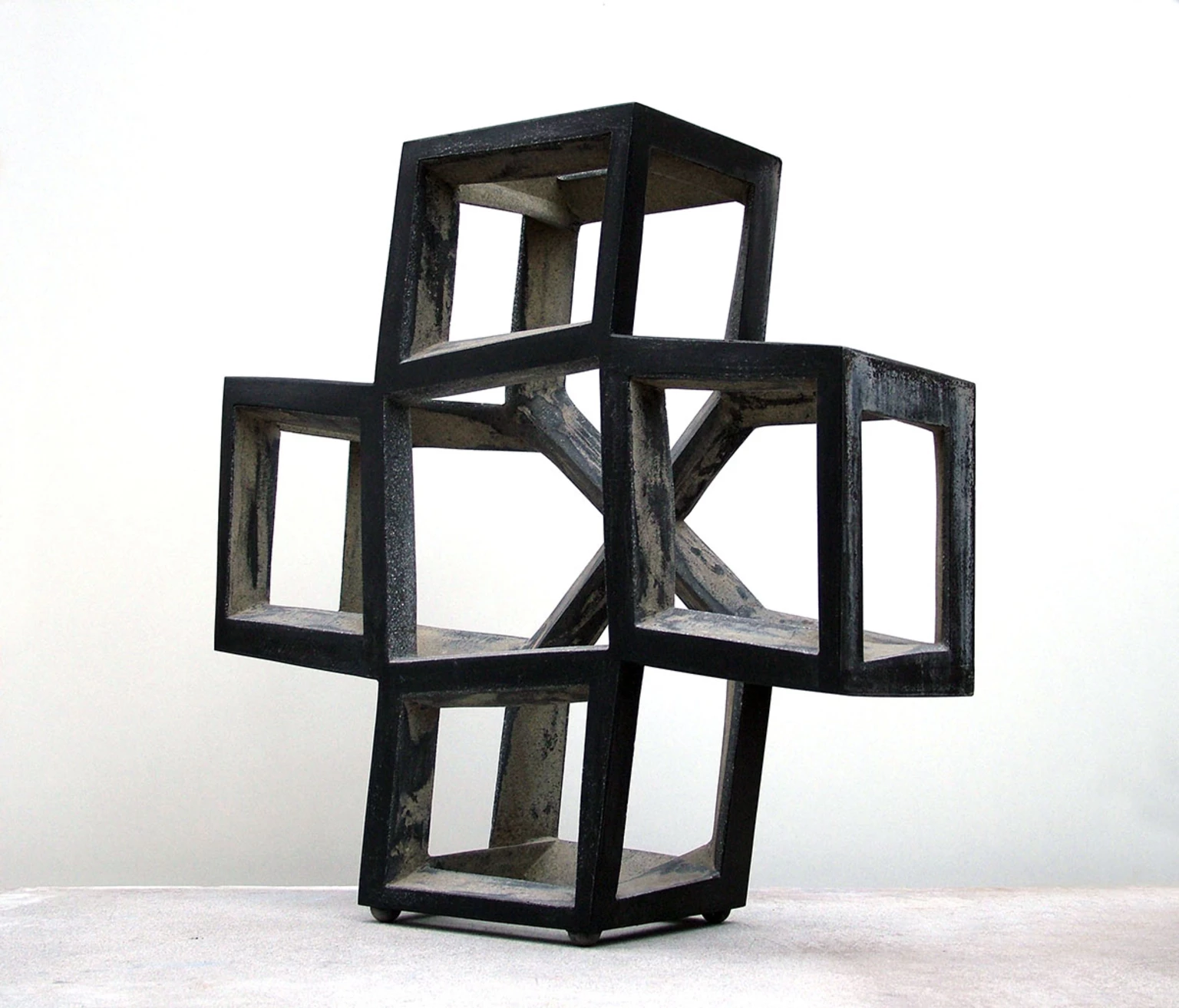 Jel, 2011 - anyagában színezett beton, 71 x 71 x 24 cm