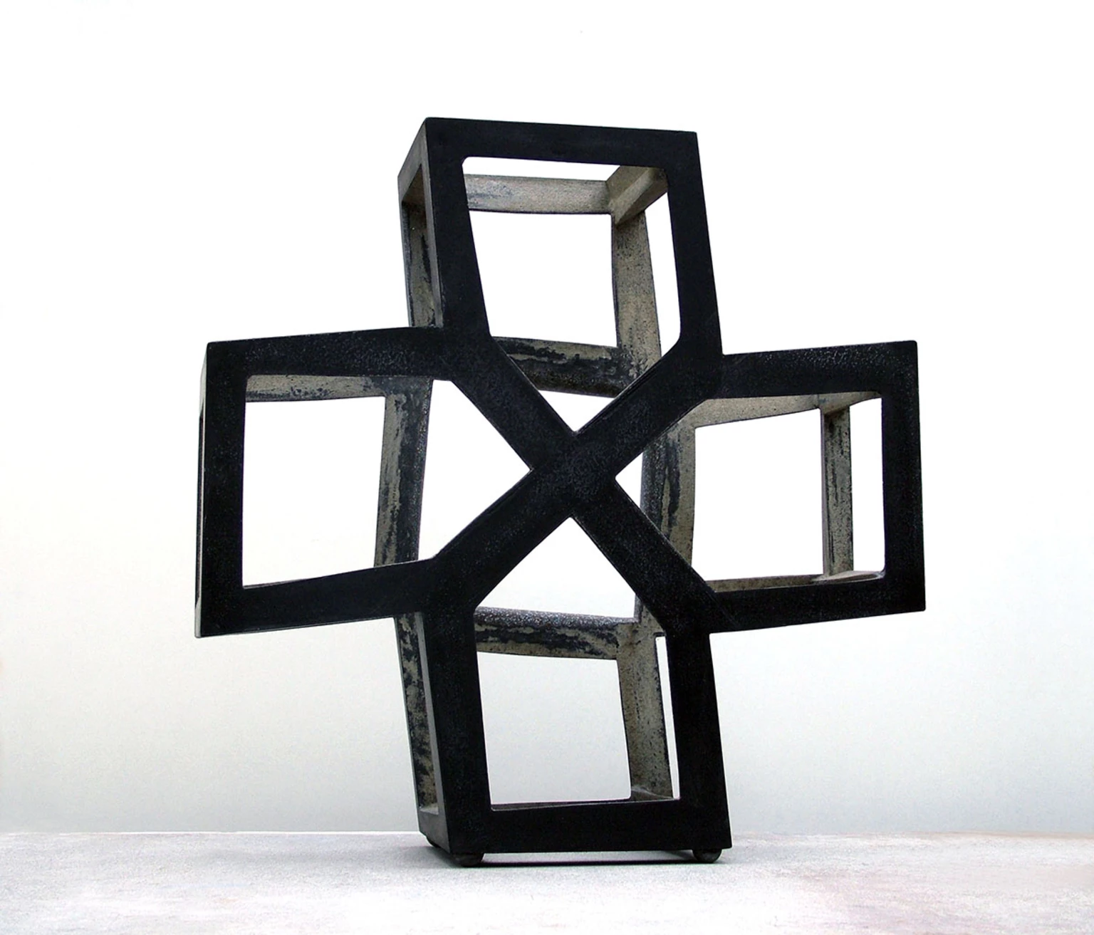 Jel, 2011 - anyagában színezett beton, 71 x 71 x 24 cm