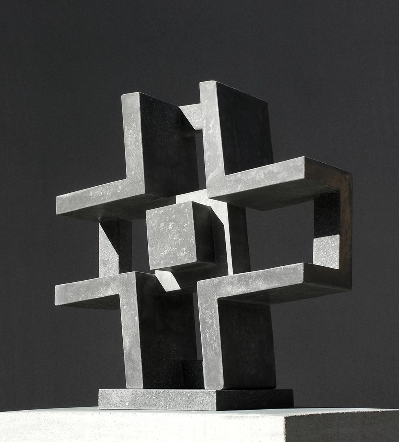 Kereszt, 2011 - beton, 71 x 71 x 23 cm