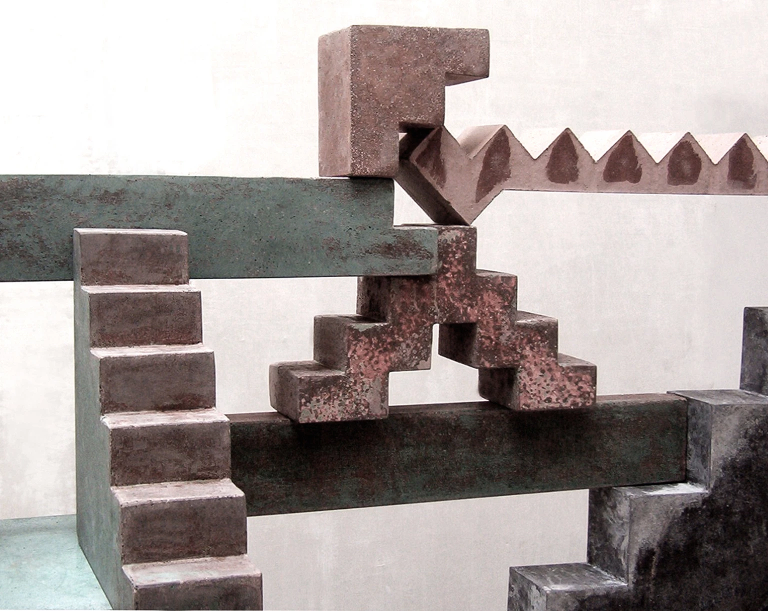 Kimerikus, 2003 - anyagában színezett beton, acél, 165 x 150 x 85 cm